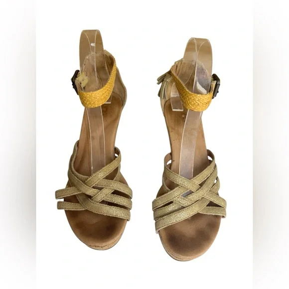 UGG Australia Gold Metallic Braided Wedge Sandals Women’s Size 6.5 - Picture 4 of 12